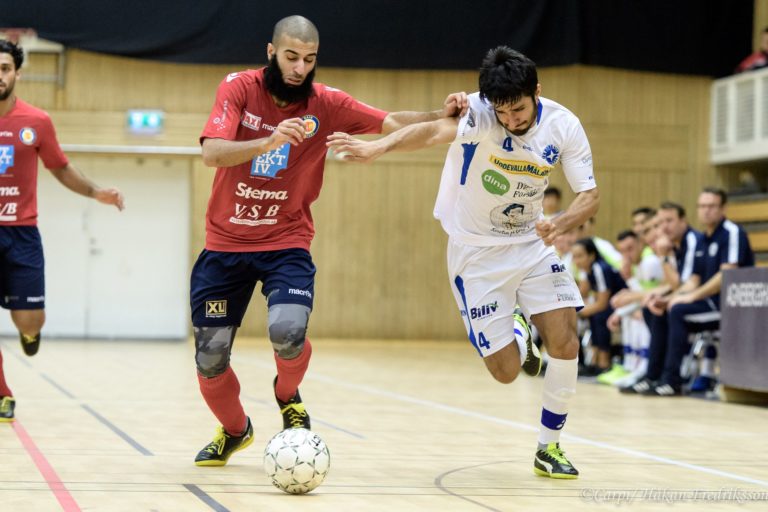 Blåvitt nobbar förre landslagsspelaren