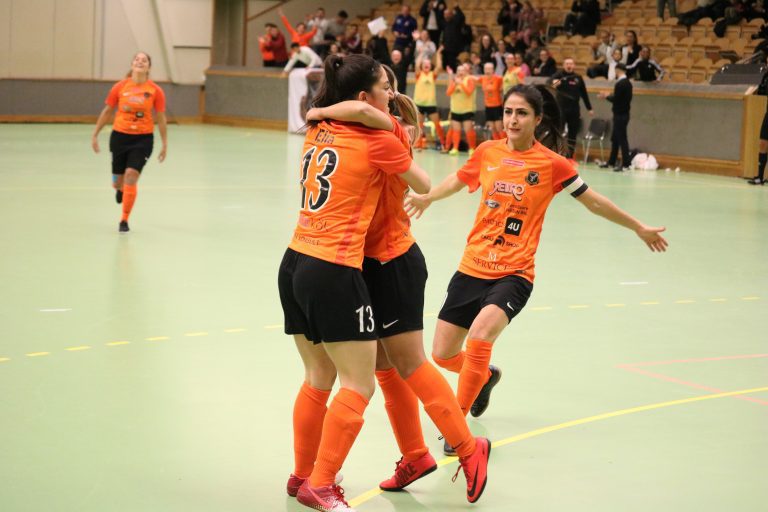 ”Om ni inte skriver på så får ni aldrig spela futsal”