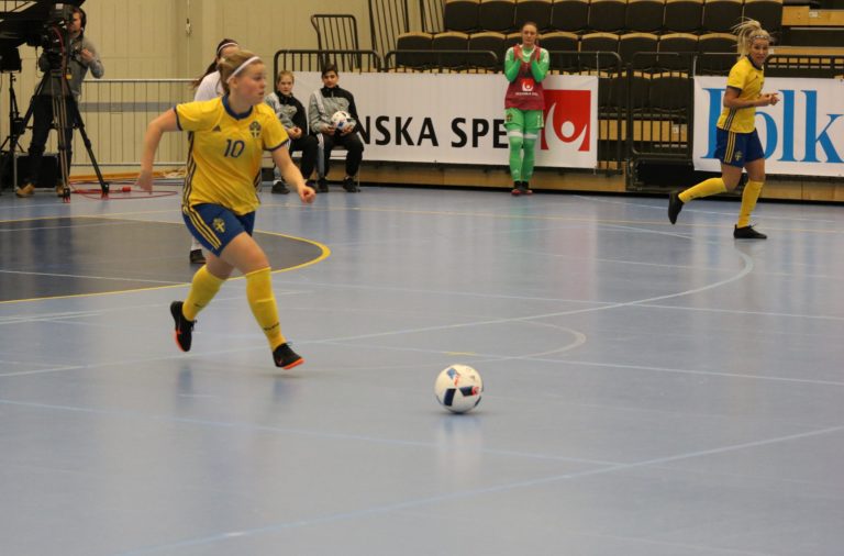 Årets första matcher väntar damlandslaget – här är truppen