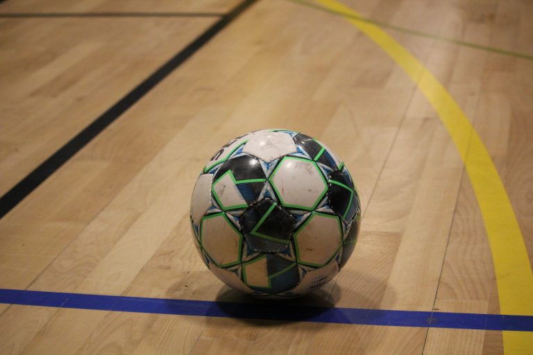 Fotboll kontra futsal: Vilken sport passar dig bäst?