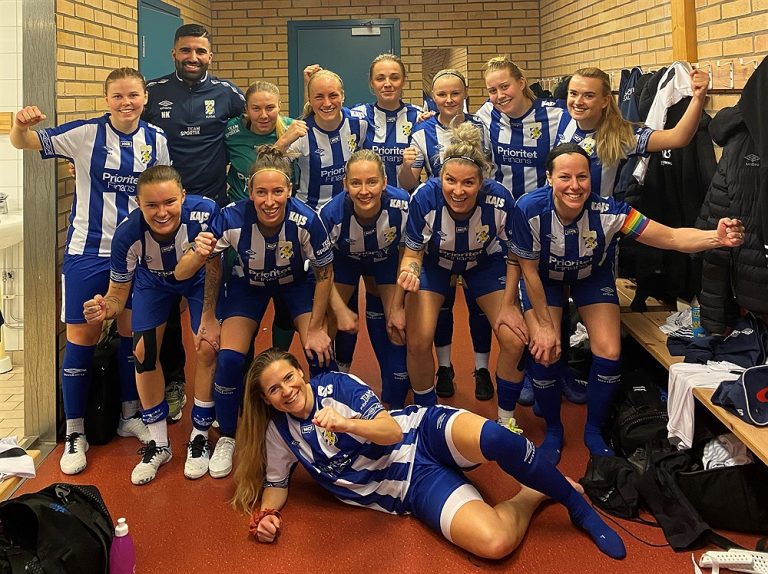 Blåvitt i förarsätet efter första semifinalen