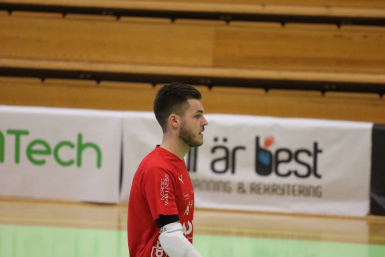 Målvakten förlängde med ÖSK Futsal