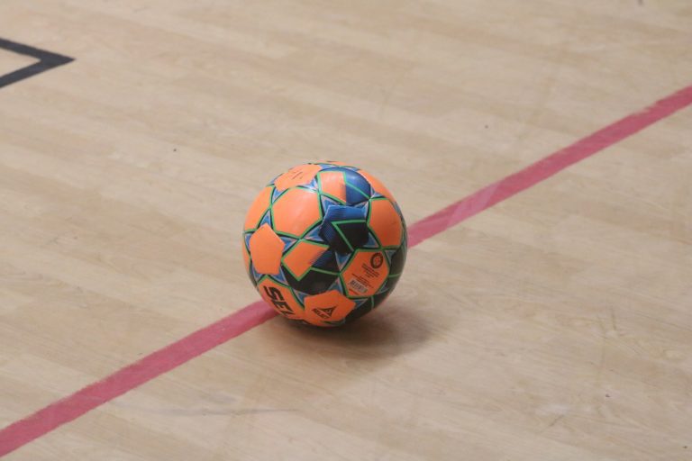 Viktiga poäng på spel när bottenlagen drabbar samman
